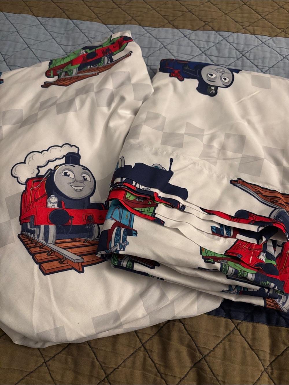 Thomas Train Print Bedding Set - White with Red, Blue, Green